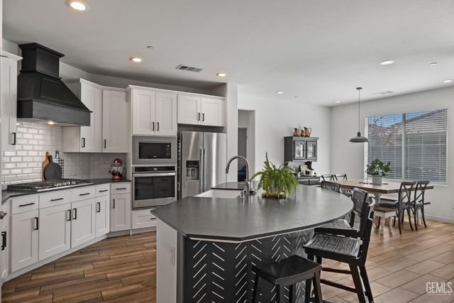 11631 Shady Valley Place, Bakersfield, CA 93311