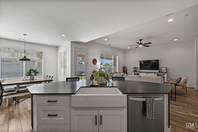 11631 Shady Valley Place, Bakersfield, CA 93311