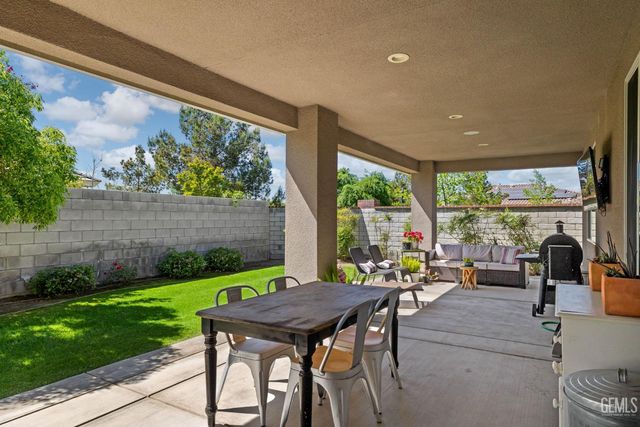 11631 Shady Valley Place, Bakersfield, CA 93311