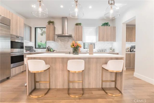 362 W Green 117, Pasadena, CA 91105