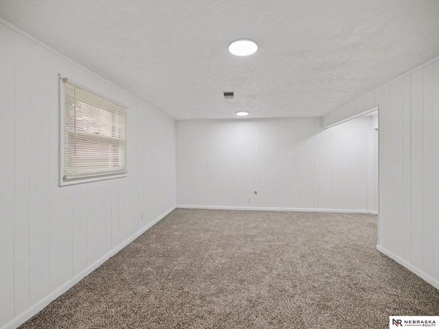 108 Hillside Drive, Bellevue, NE 68005