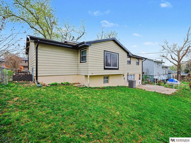 108 Hillside Drive, Bellevue, NE 68005
