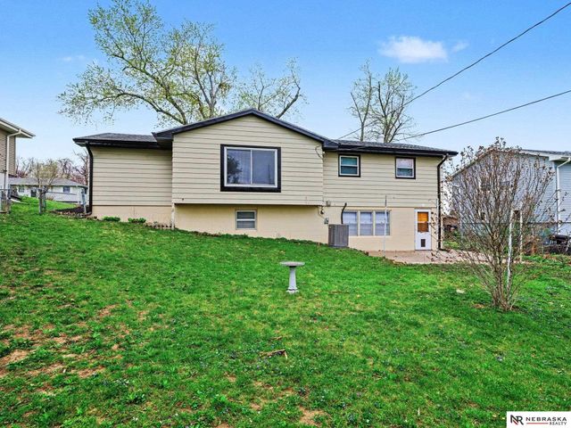 108 Hillside Drive, Bellevue, NE 68005