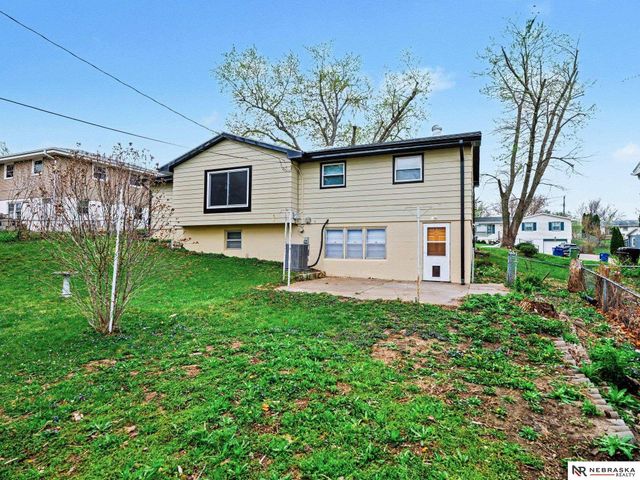 108 Hillside Drive, Bellevue, NE 68005