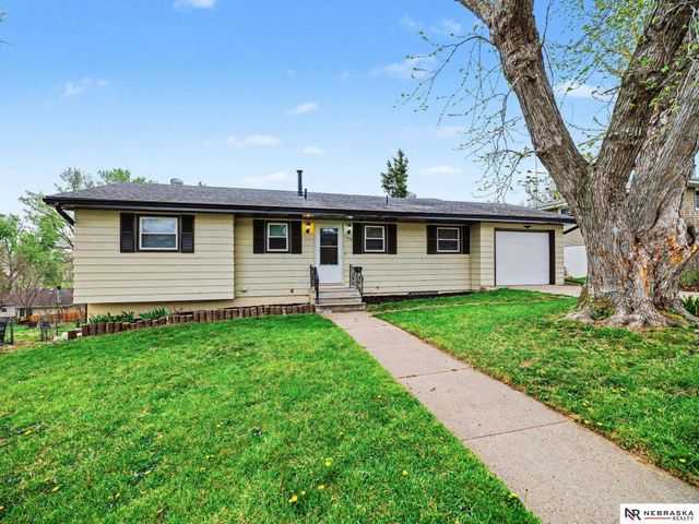 108 Hillside Drive, Bellevue, NE 68005