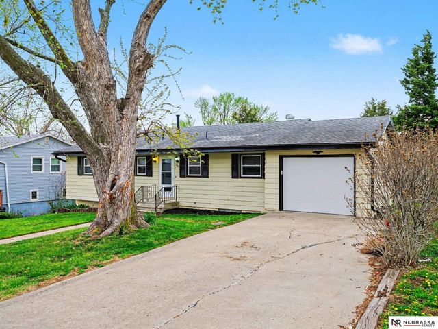 108 Hillside Drive, Bellevue, NE 68005