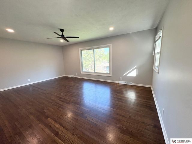 108 Hillside Drive, Bellevue, NE 68005