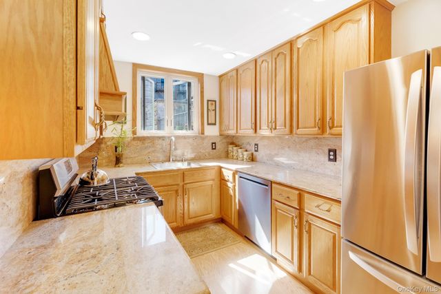 25-75 43rd Street, Astoria, NY 11103