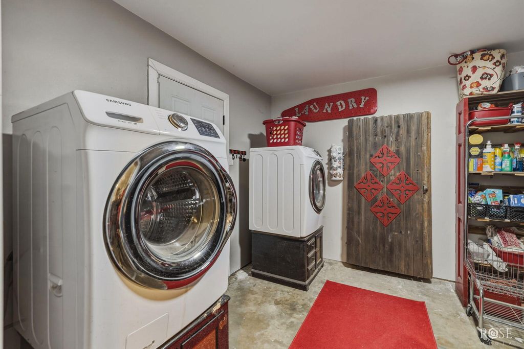 Image 13 of property listing at 629 W 23rd Street, San Angelo, TX 76903