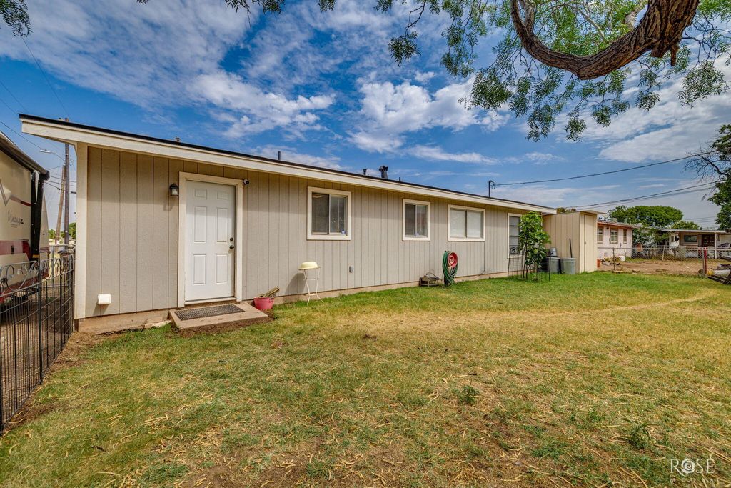 Image 15 of property listing at 629 W 23rd Street, San Angelo, TX 76903