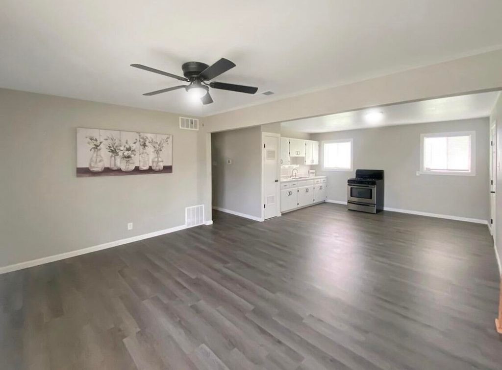 Image 18 of property listing at 629 W 23rd Street, San Angelo, TX 76903