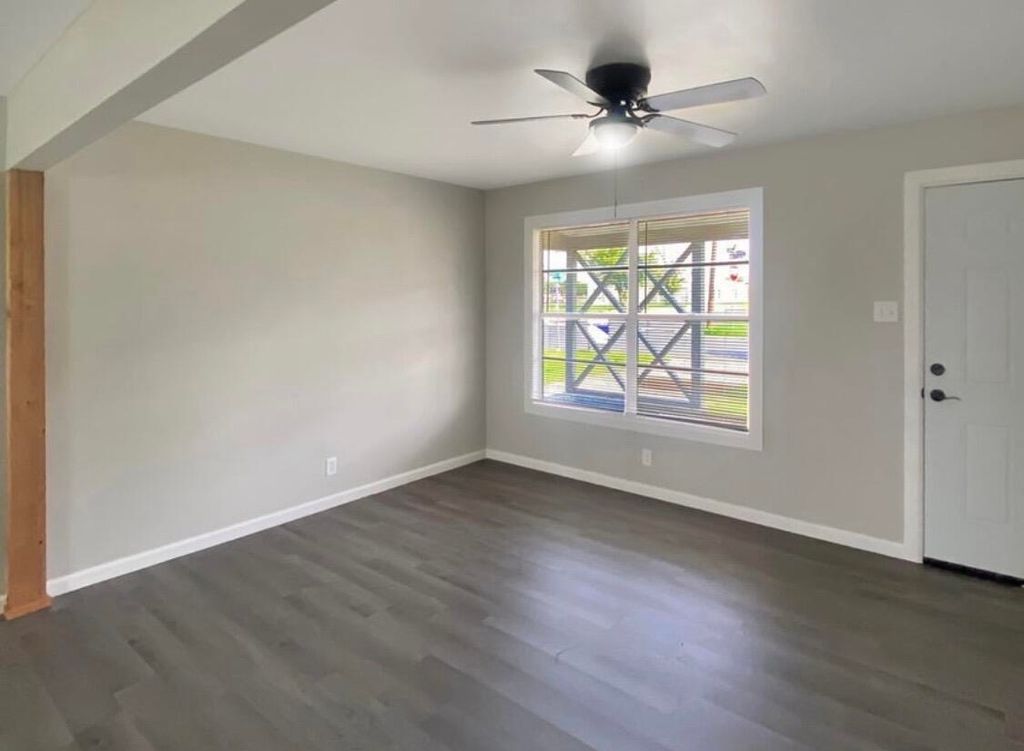 Image 4 of property listing at 629 W 23rd Street, San Angelo, TX 76903