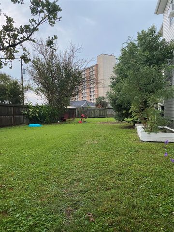 2121 Avenue K Down, Galveston, TX 77550