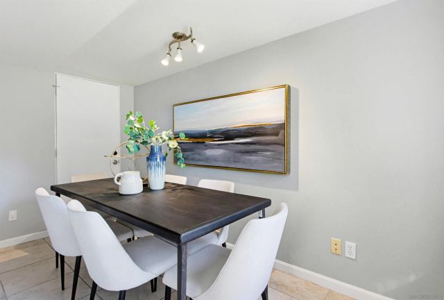 810 Anns Way, Vista, CA 92083