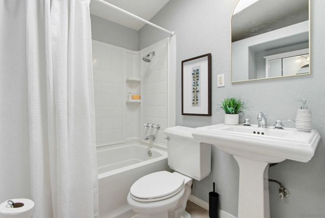 810 Anns Way, Vista, CA 92083