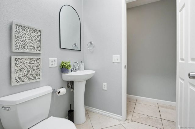 810 Anns Way, Vista, CA 92083