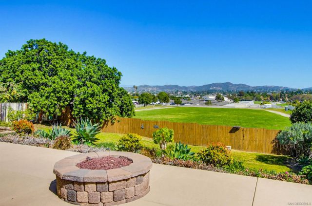 810 Anns Way, Vista, CA 92083