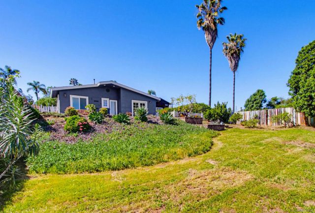 810 Anns Way, Vista, CA 92083