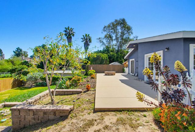 810 Anns Way, Vista, CA 92083