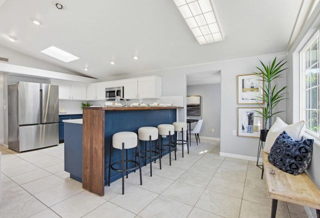 810 Anns Way, Vista, CA 92083