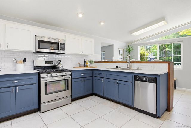 810 Anns Way, Vista, CA 92083