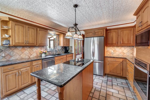 6903 Vivian Avenue, Dallas, TX 75223