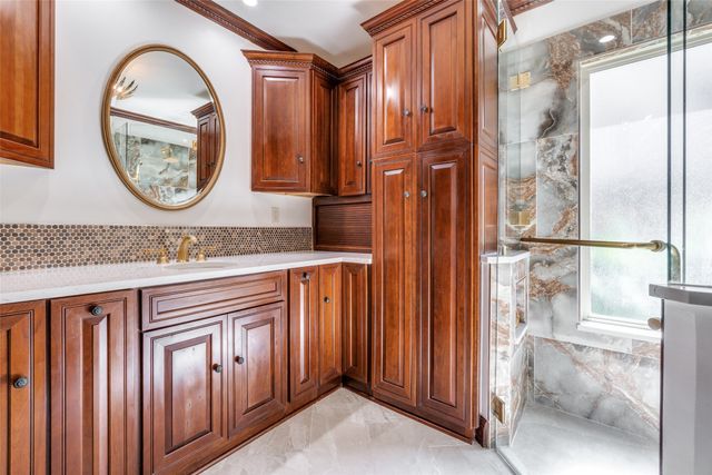 6903 Vivian Avenue, Dallas, TX 75223