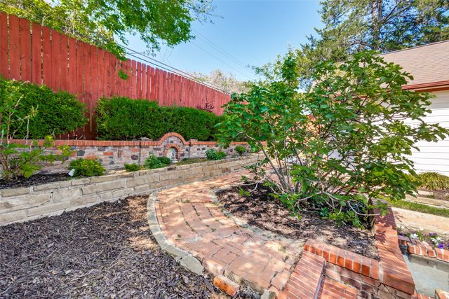 6903 Vivian Avenue, Dallas, TX 75223