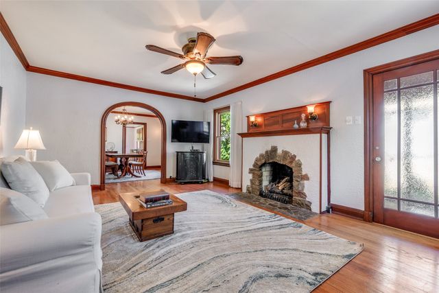 6903 Vivian Avenue, Dallas, TX 75223