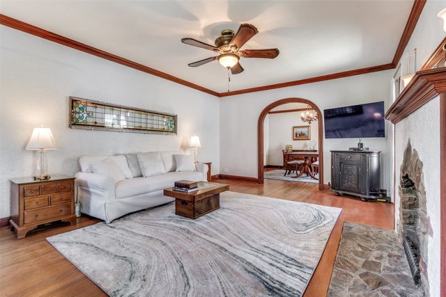 6903 Vivian Avenue, Dallas, TX 75223