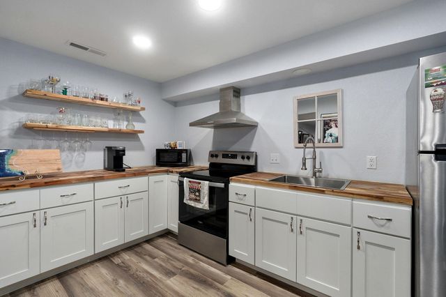1511 E Groves Drive, Ozark, MO 65721
