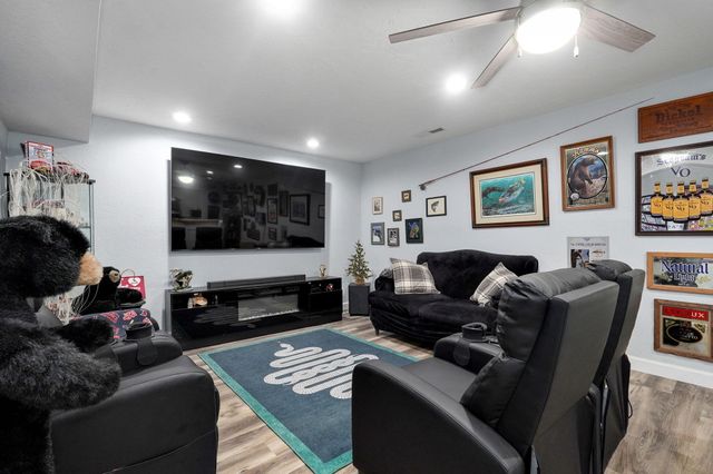 1511 E Groves Drive, Ozark, MO 65721