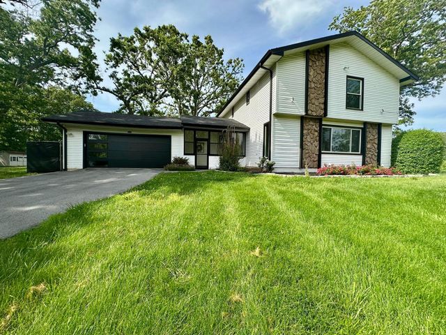 1511 E Groves Drive, Ozark, MO 65721