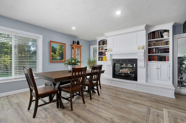 1511 E Groves Drive, Ozark, MO 65721