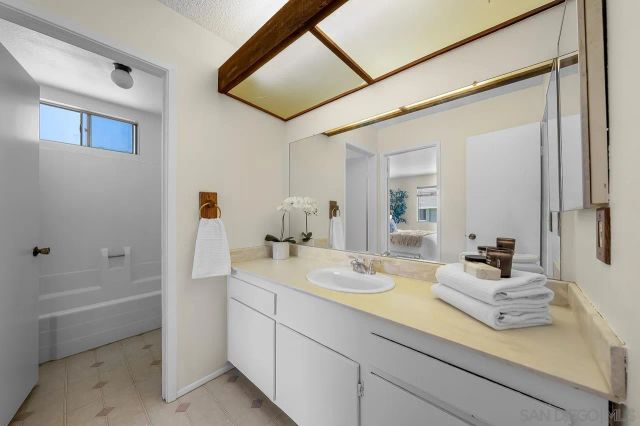 995 Amistad Pl D, El Cajon, CA 92019