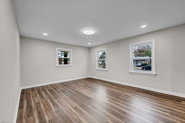 1618 Belafonte DR, Portsmouth, VA 23701