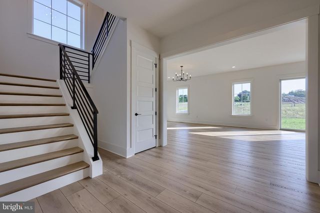 836 WHEATFIELD LN, Lebanon, PA 17042