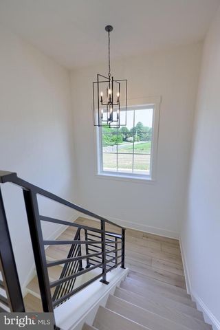 836 WHEATFIELD LN, Lebanon, PA 17042