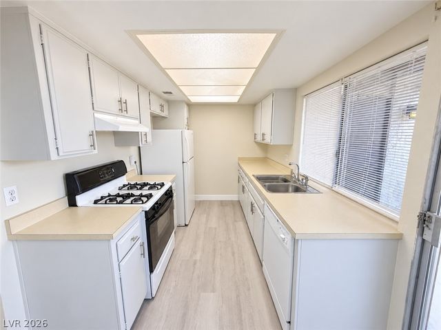 3120 South Eastern Avenue 11, Las Vegas, NV 89169