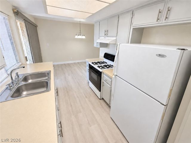 3120 South Eastern Avenue 11, Las Vegas, NV 89169