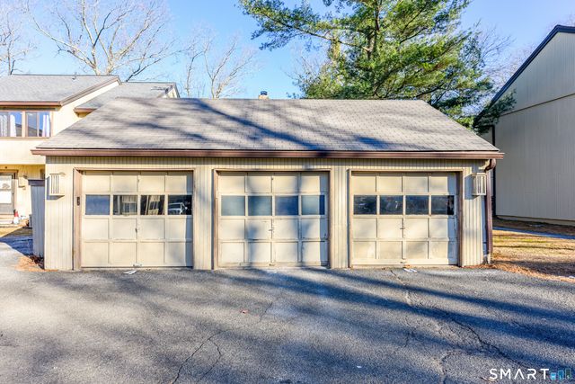 5 Upper Commons, Woodbury, CT 06798