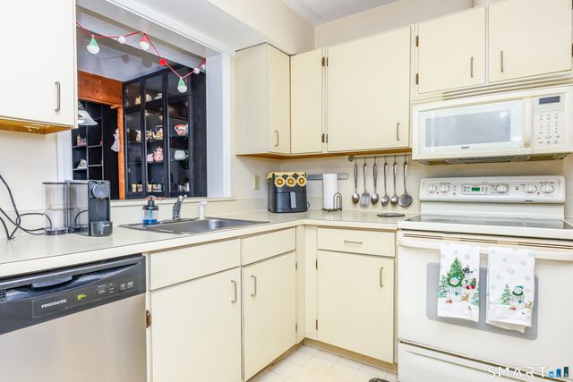 5 Upper Commons, Woodbury, CT 06798