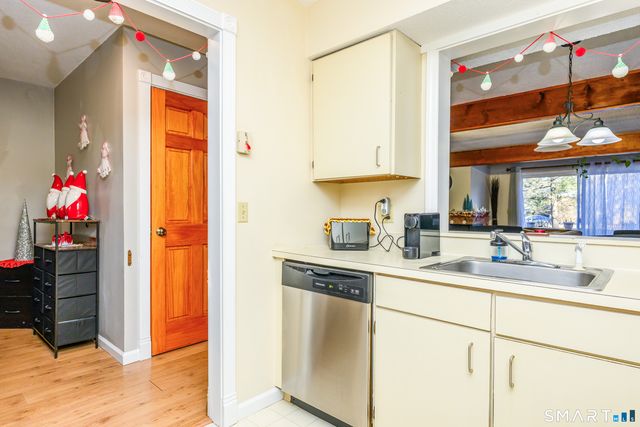 5 Upper Commons, Woodbury, CT 06798