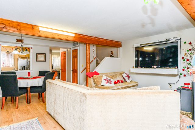 5 Upper Commons, Woodbury, CT 06798