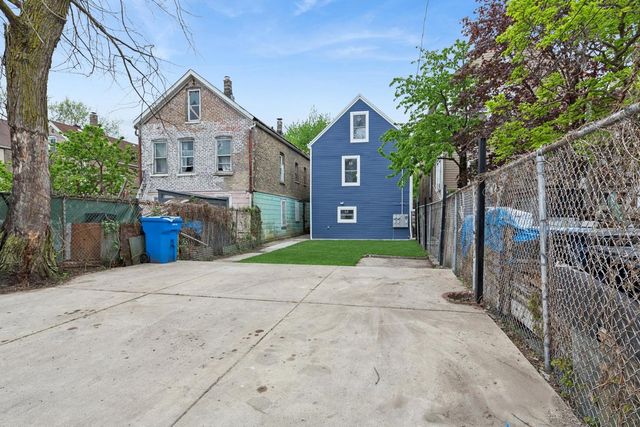2233 S Spaulding Avenue, Chicago, IL 60623
