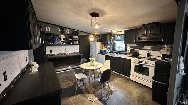 904 S 14Th Street, Goshen, IN 46526