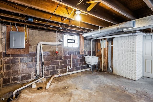 100 Gordon Street, Girard, OH 44420