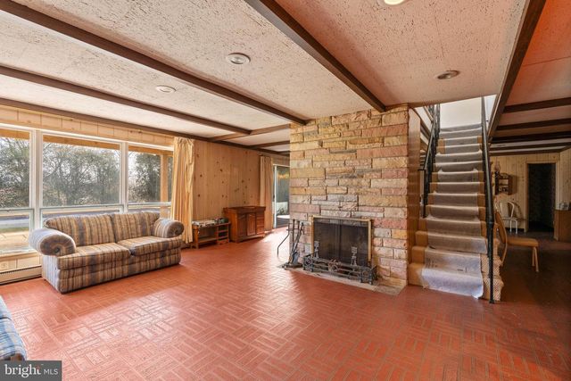 8 LOCHVIEW CT, Lutherville Timonium, MD 21093