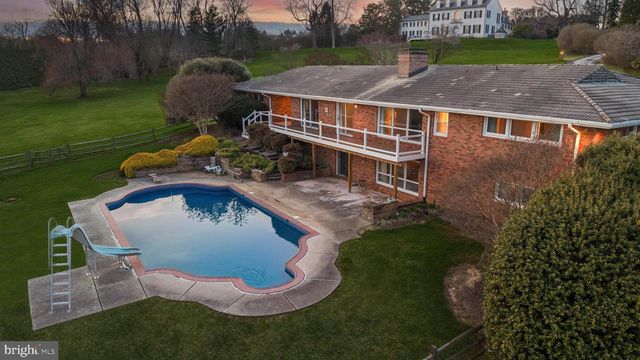 8 LOCHVIEW CT, Lutherville Timonium, MD 21093