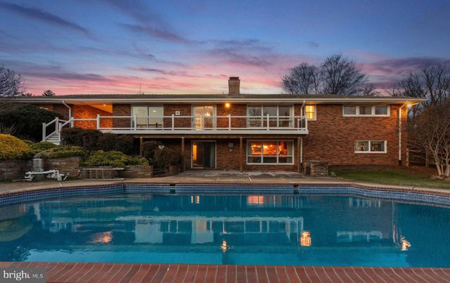 8 LOCHVIEW CT, Lutherville Timonium, MD 21093